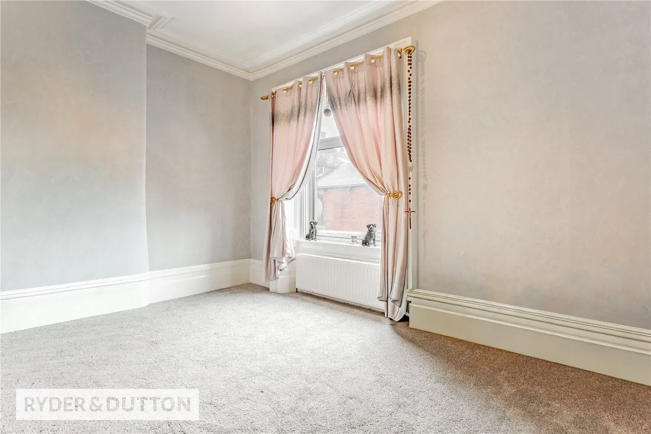 Tong Lane, Whitworth, OL12, photo 7