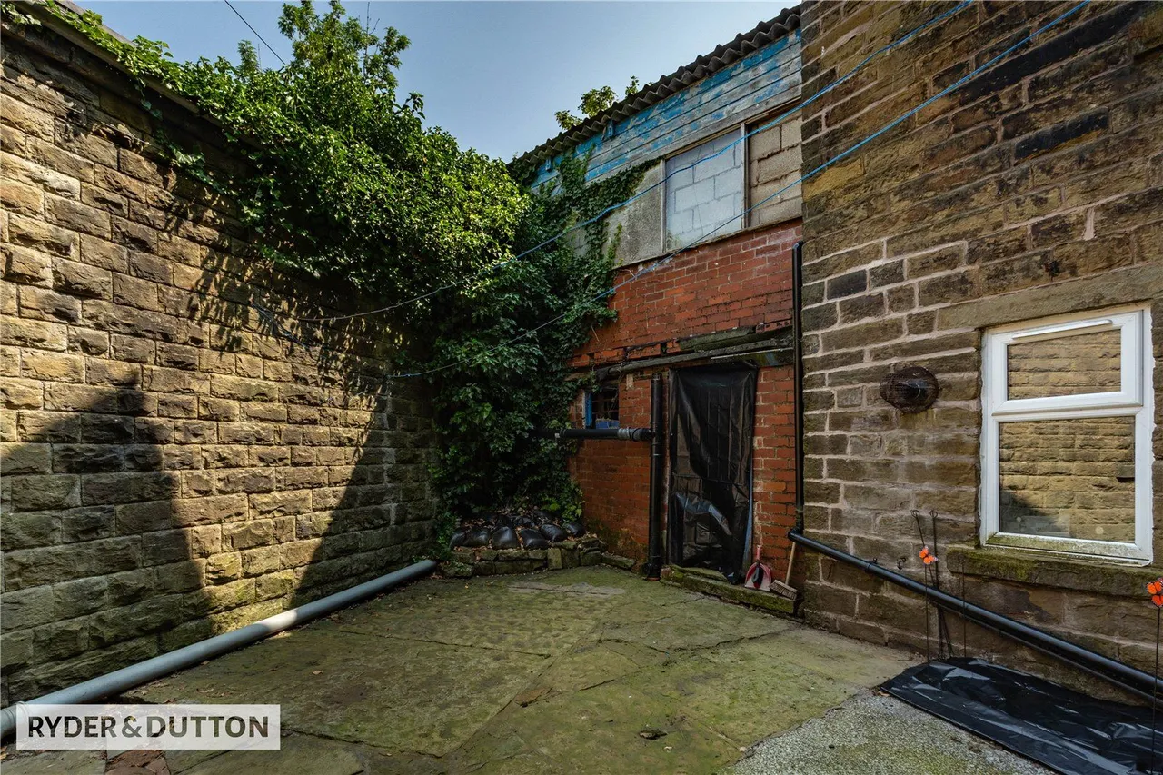 Tong Lane, Whitworth, OL12, photo 17