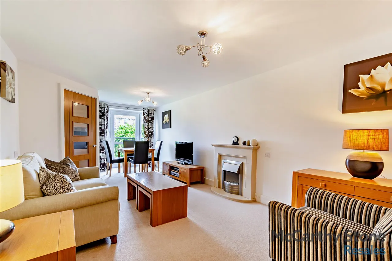 1 bed flat for sale, Jevington Gardens, Eastbourne, BN21