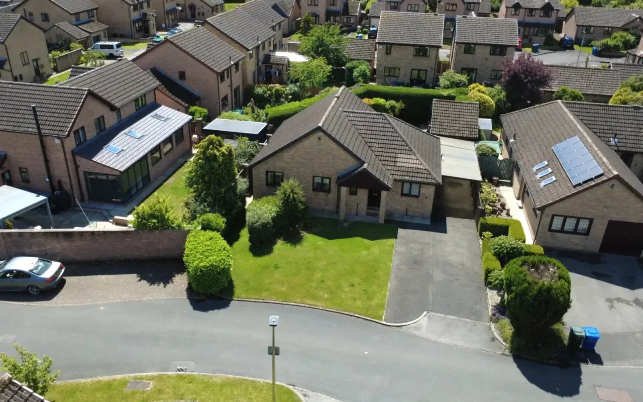 3 bed house for sale — OLD MANOR DRIVE OXSPRING