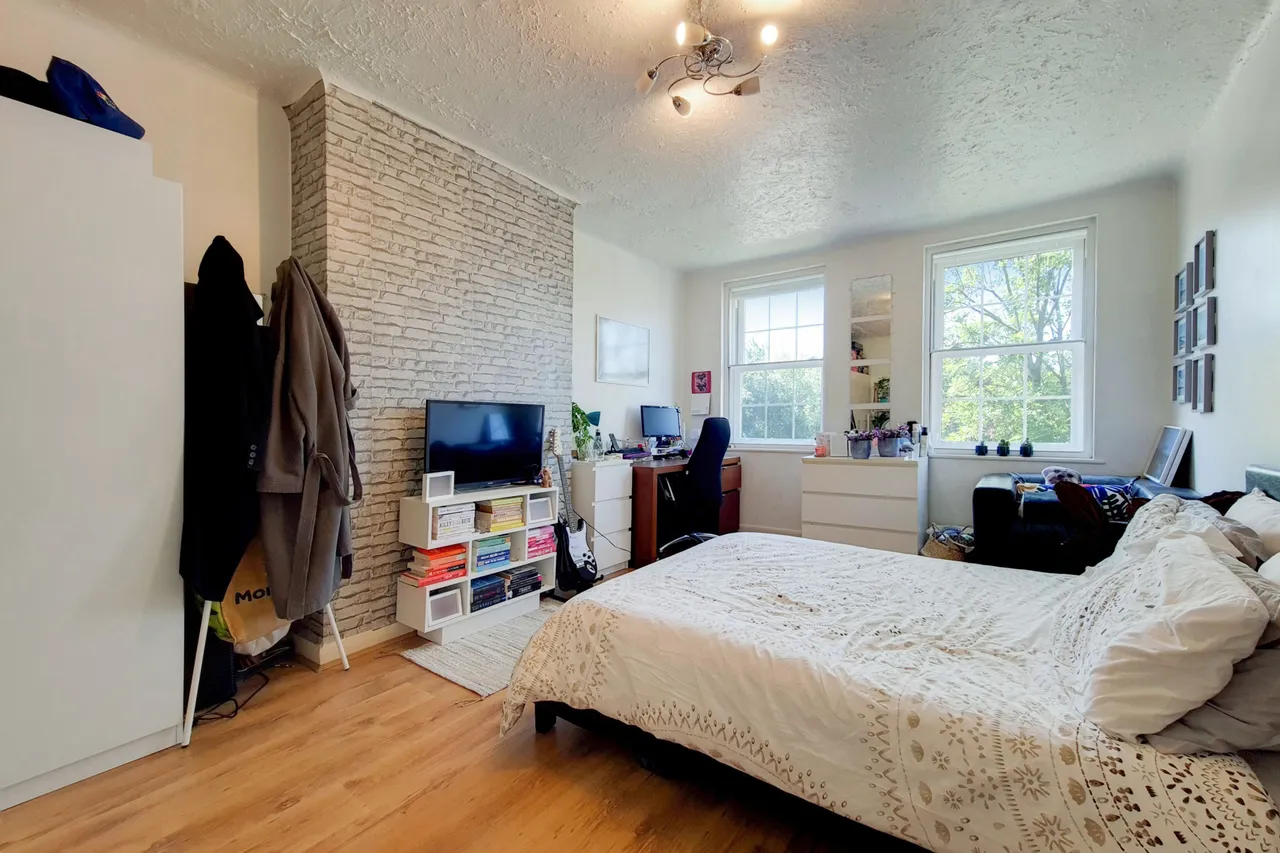 4 Queensborough Court, North Circular Road, London, photo 11