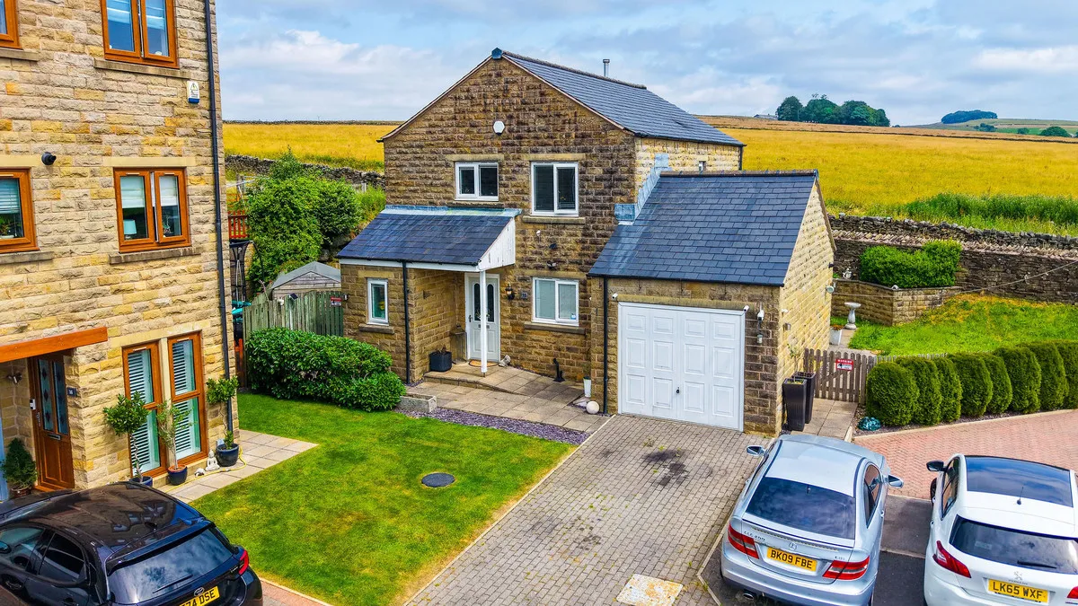 3 bed house for sale, Wycoller View, Colne, BB8