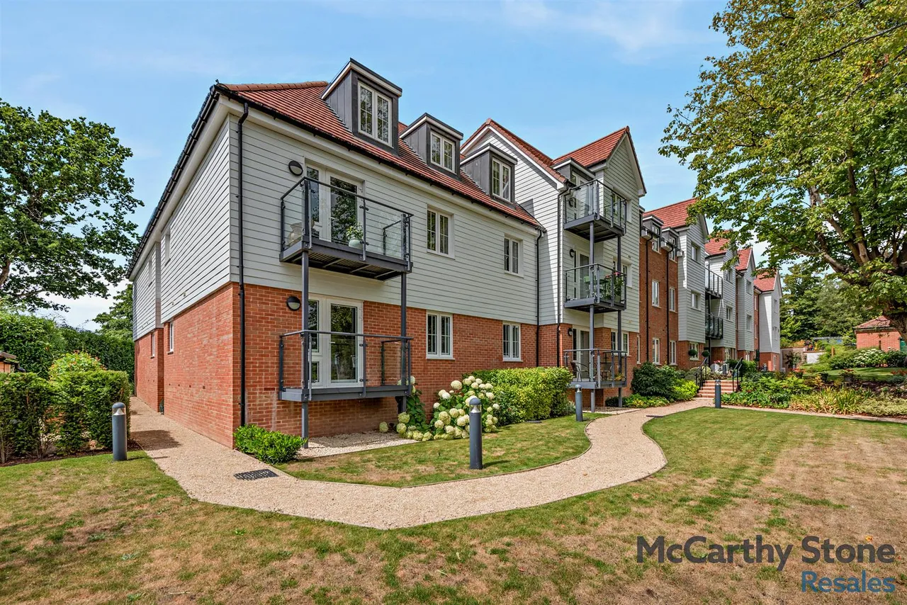 2 bed house for sale, Highgate Hill, Hawkhurst, TN18