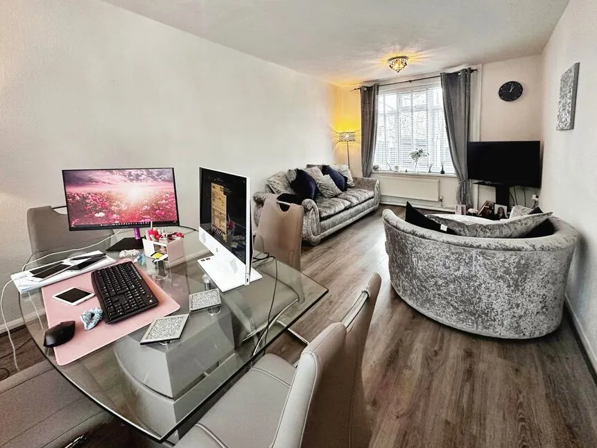 Wakefield Crescent, Romiley, SK6, photo 3
