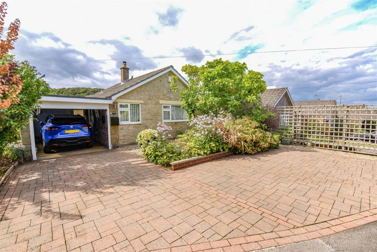 3 bed house for sale, Byron Road, Dursley, GL11