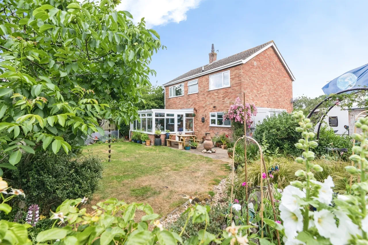 4 bed house for sale — Mill Gardens, Woodton, Bungay