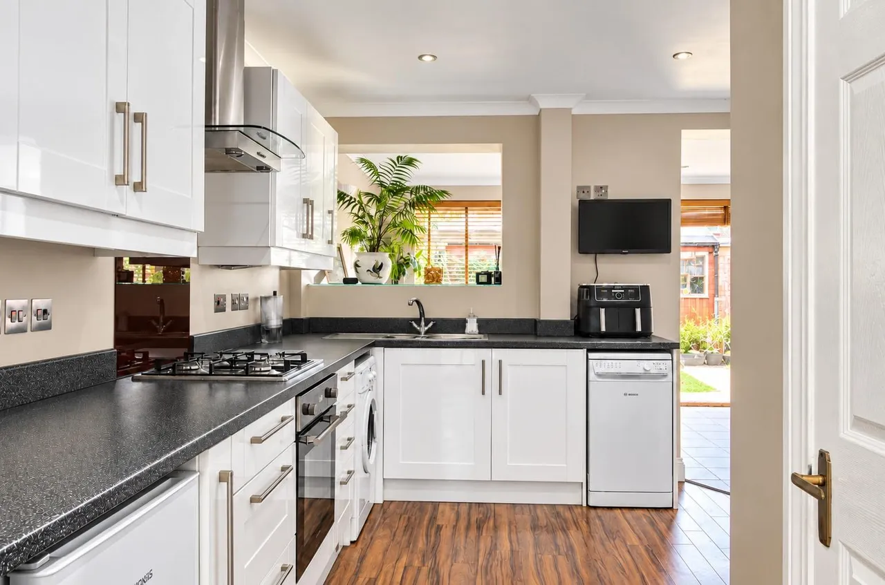 Hardham Close, Crawley, RH11, photo 5