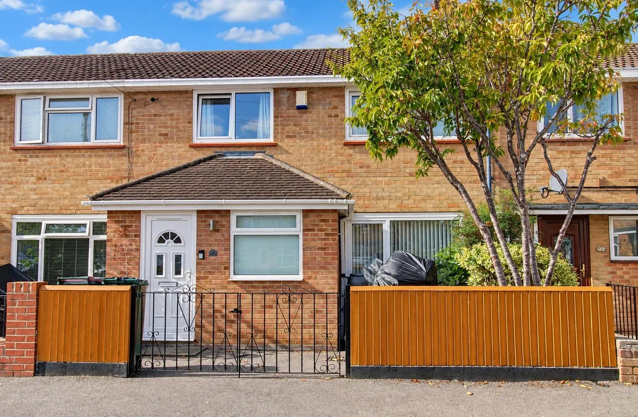 3 bed house for sale, Hardham Close, Crawley, RH11