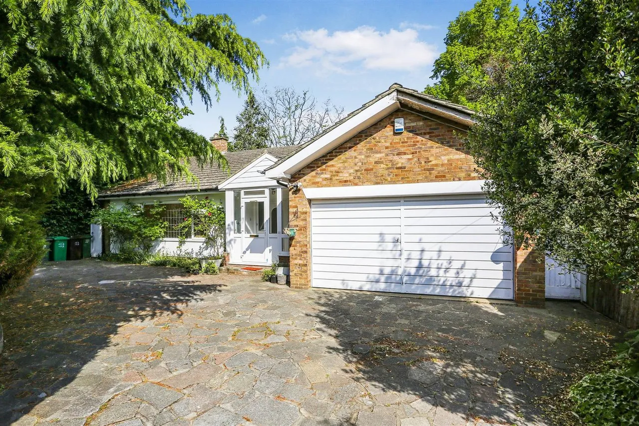 3 bed house for sale, Northey Avenue, South Cheam, SM2