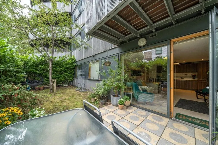 Plough Road, London, SW11, photo 9