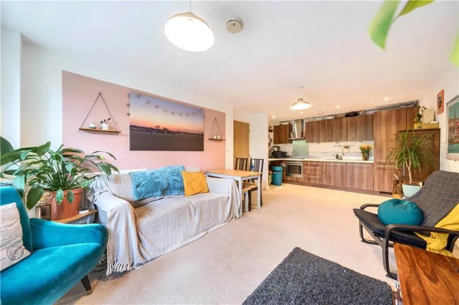 Plough Road, London, SW11, photo 4