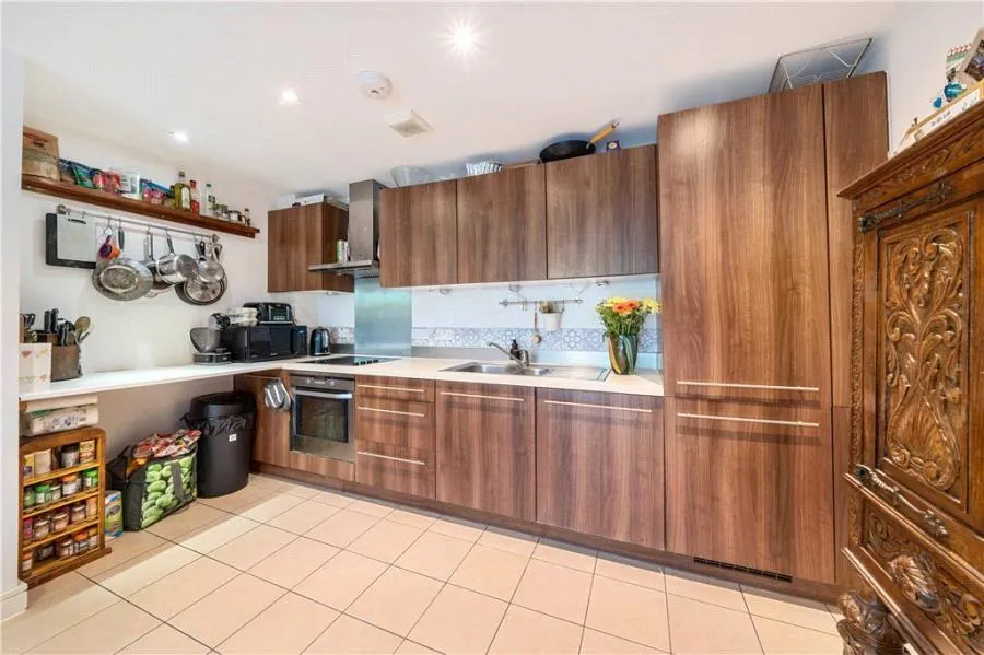 Plough Road, London, SW11, photo 5
