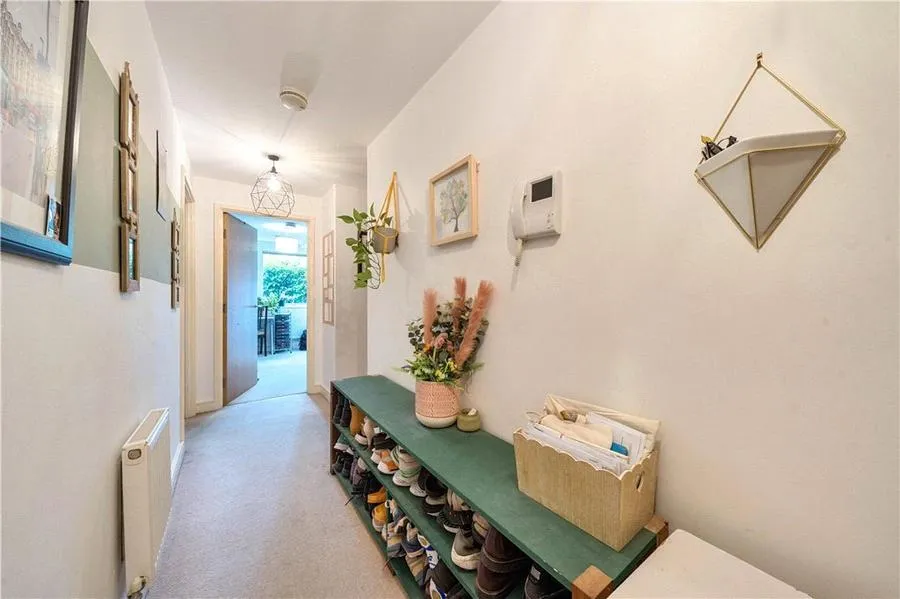 Plough Road, London, SW11, photo 13