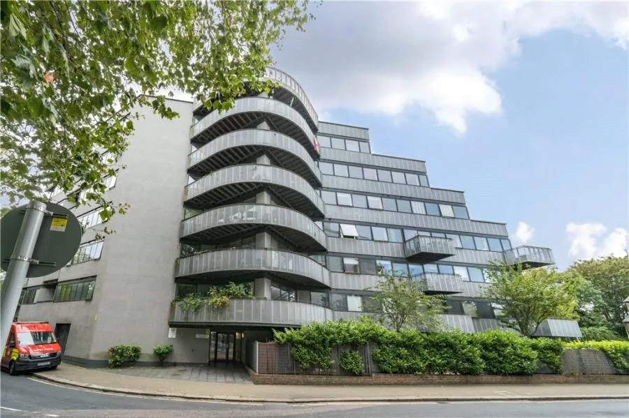 Plough Road, London, SW11, photo 10