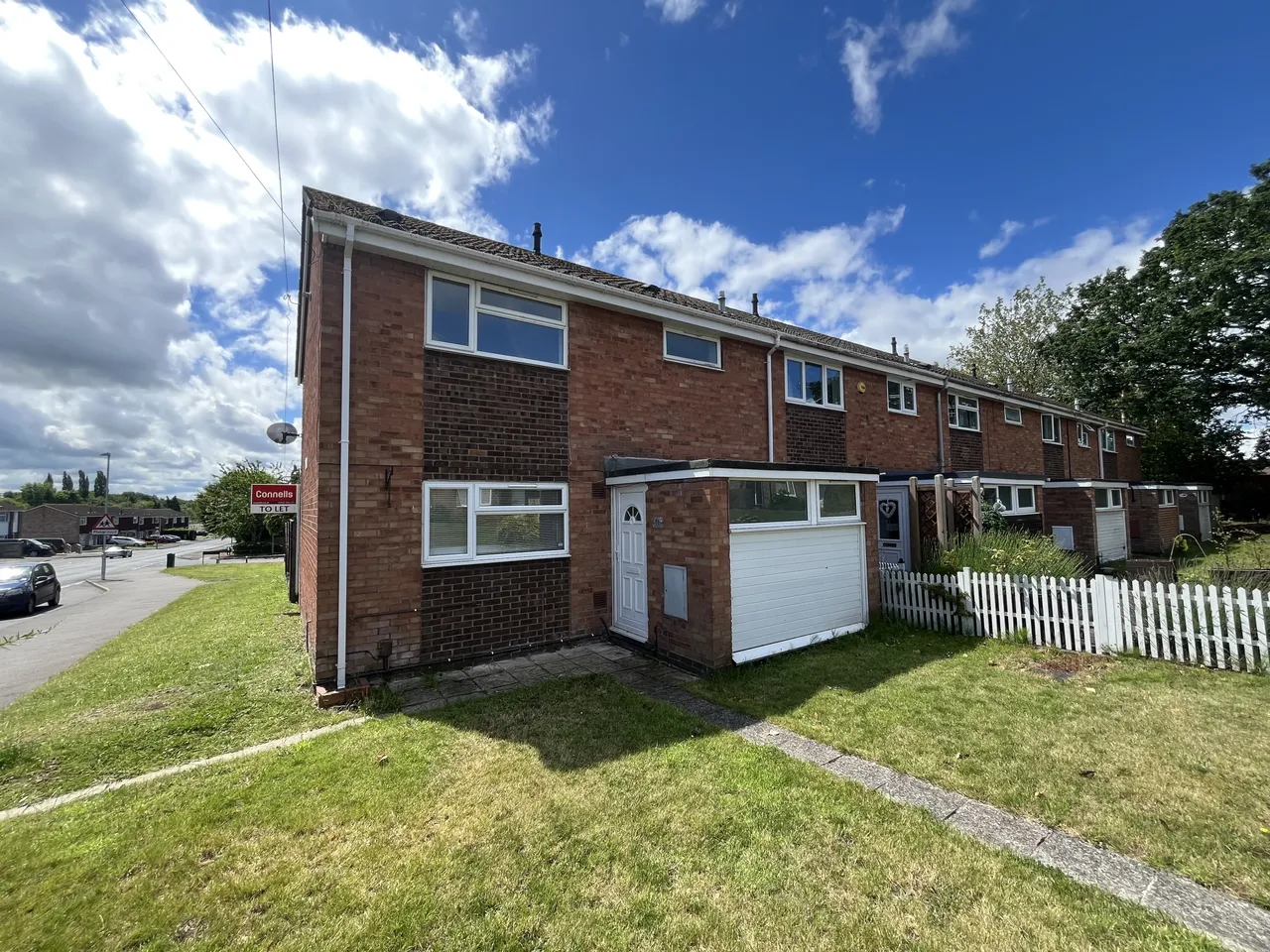 3 bed property to rent, Tennyson Way, DY10