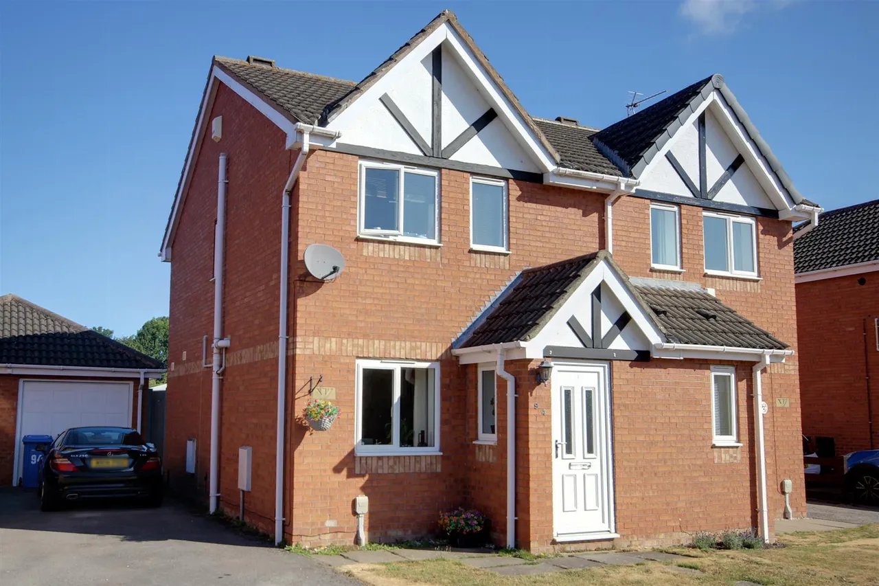 2 bed property for sale — Hill Crest Drive, Beverley