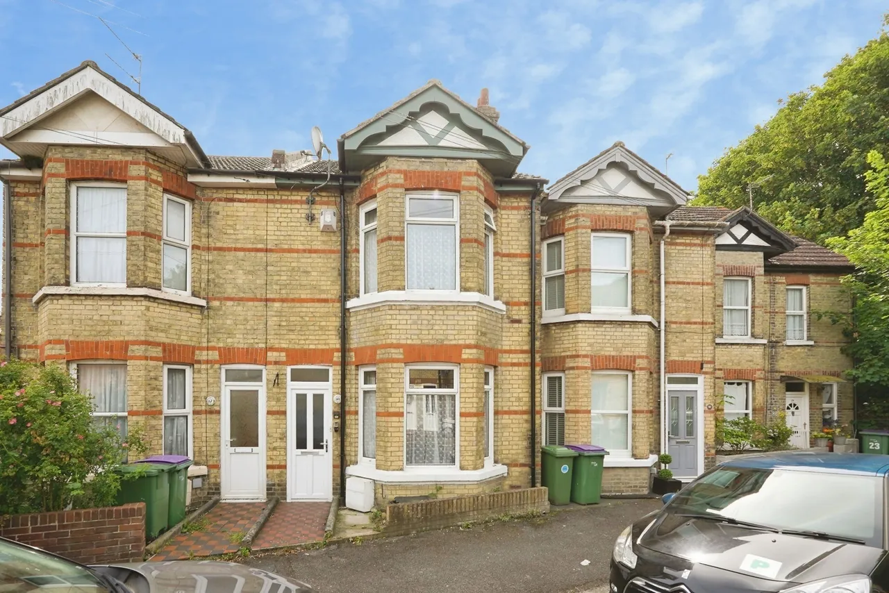 2 bed house for sale — Abbott Road, Folkestone, Kent, CT20
