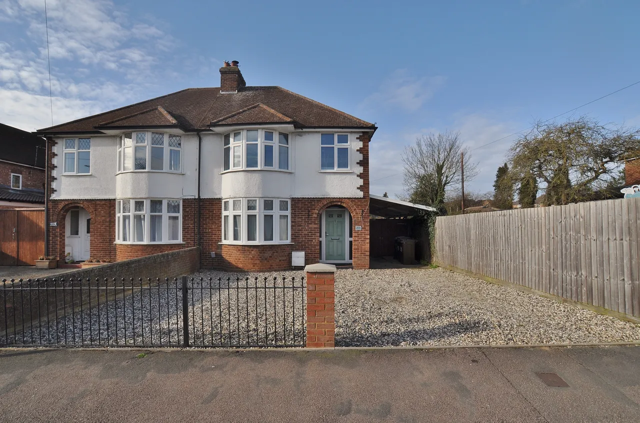 3 bed house for sale — Cambridge Road, Hitchin