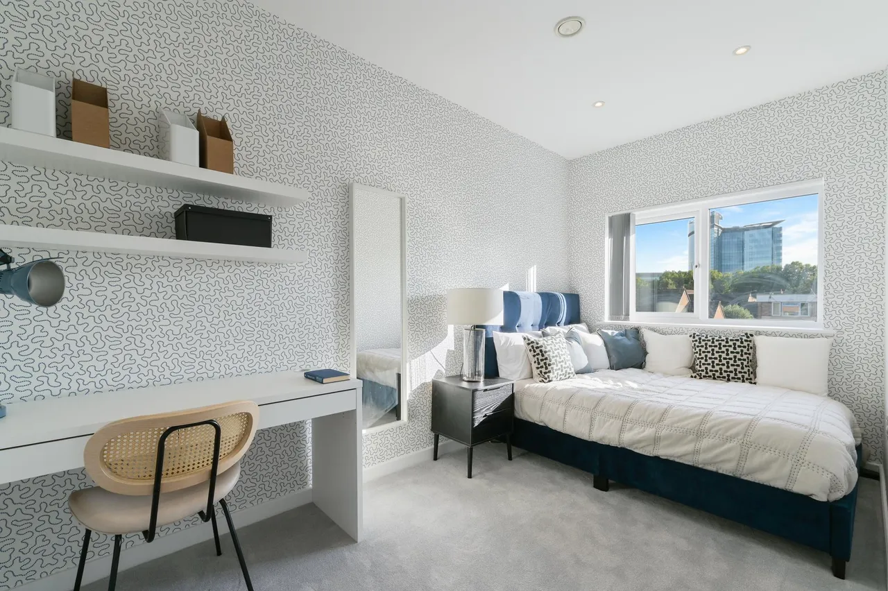 Reynard Way, Brentford, TW8, photo 17