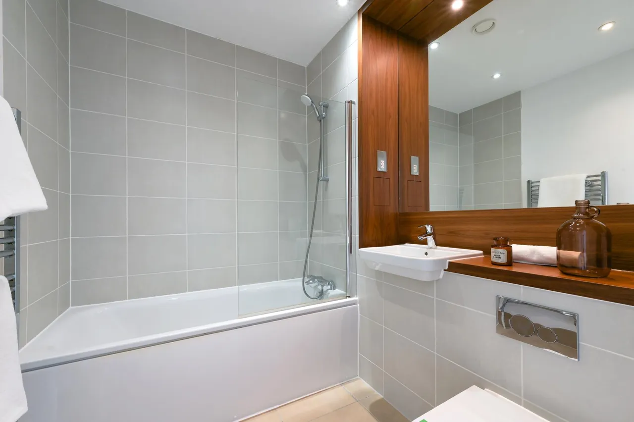 Reynard Way, Brentford, TW8, photo 15