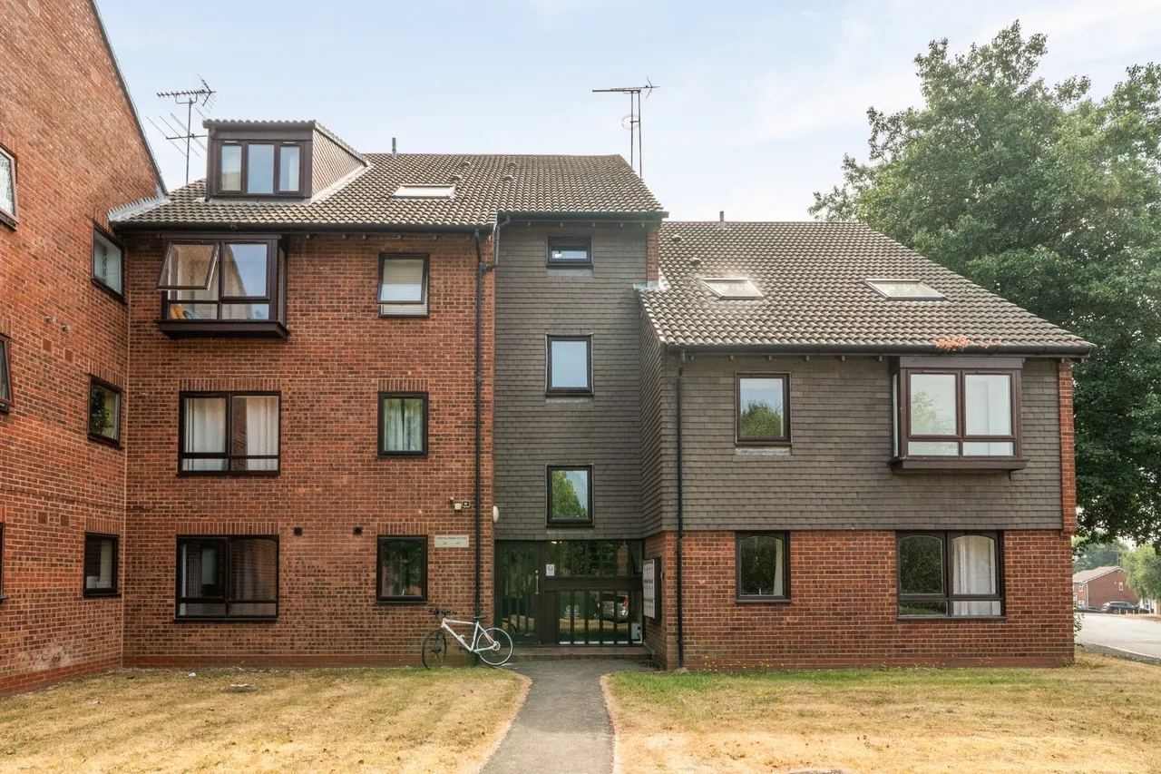 2 bed flat for sale, Humphrey Middlemore Drive, Birmingham, B17