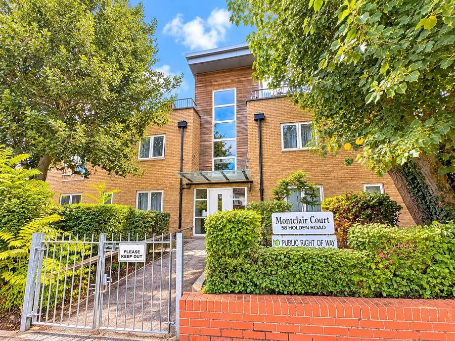 2 bed flat for sale, Holden Road, London, N12