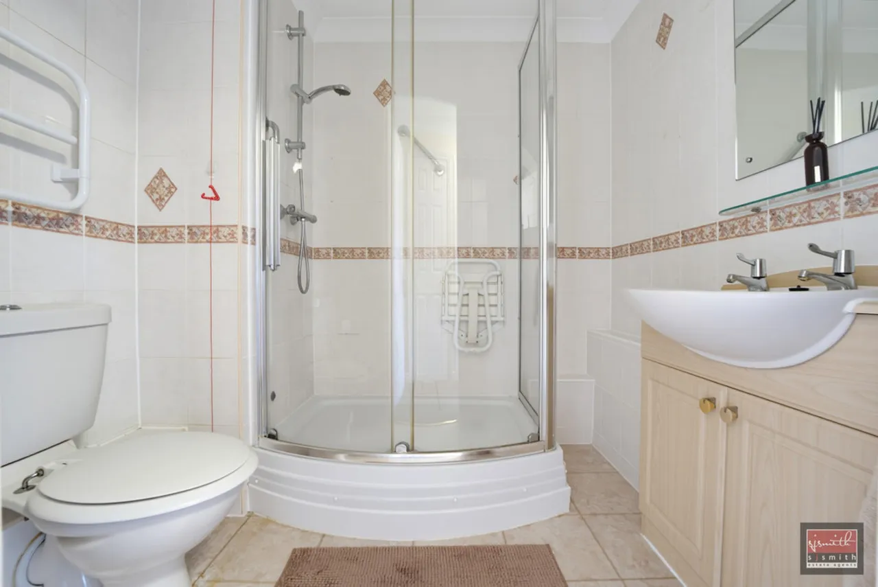 Parkland Grove, Ashford, TW15, photo 5