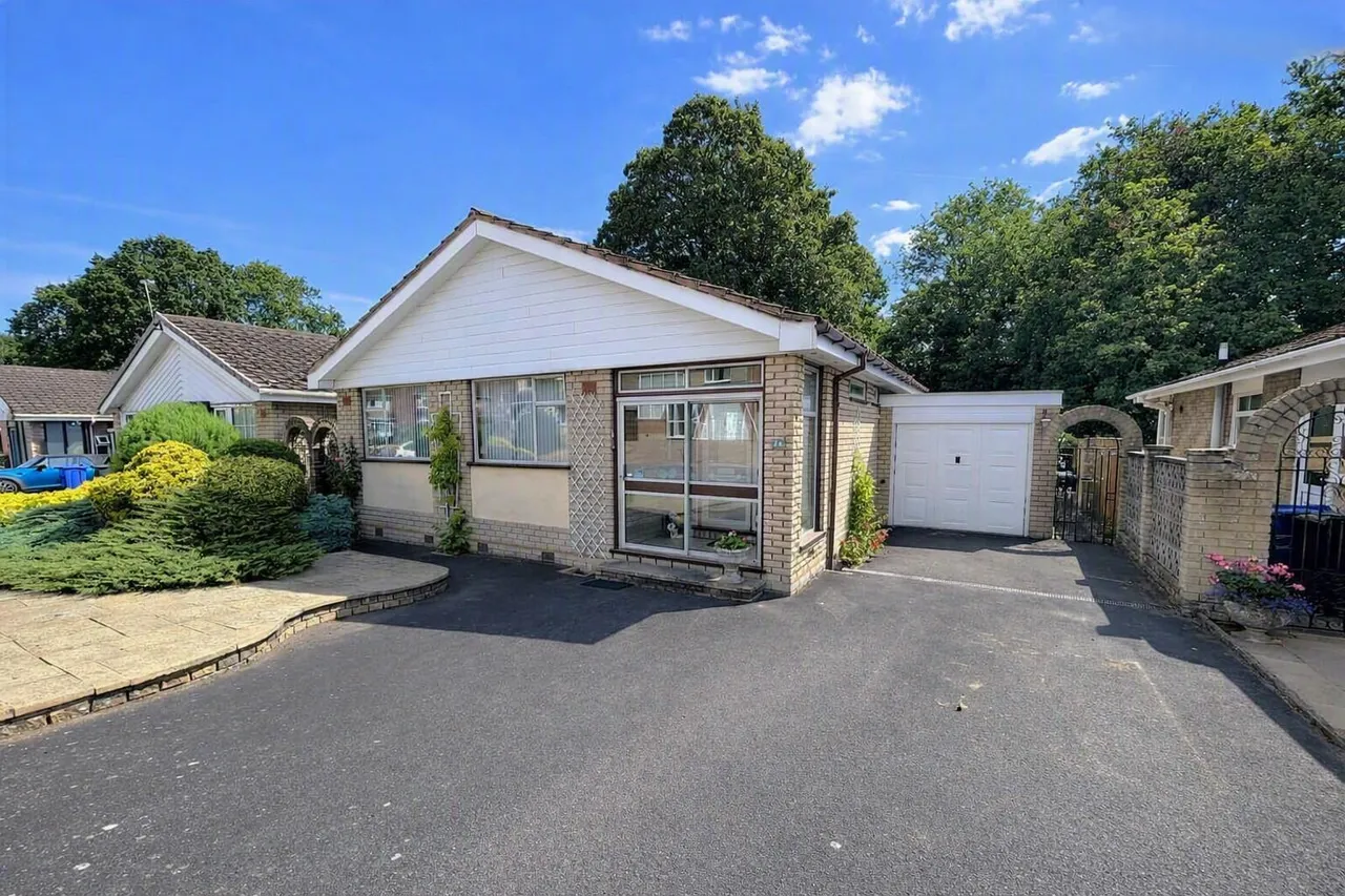 Greenfinch Road, Pedmore, Stourbridge, photo 2