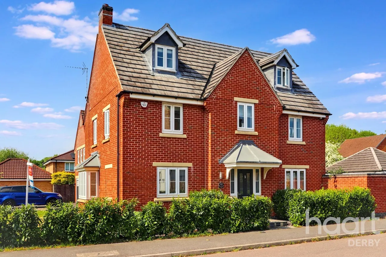 5 bed house for sale, Montague Way, Chellaston, DE73