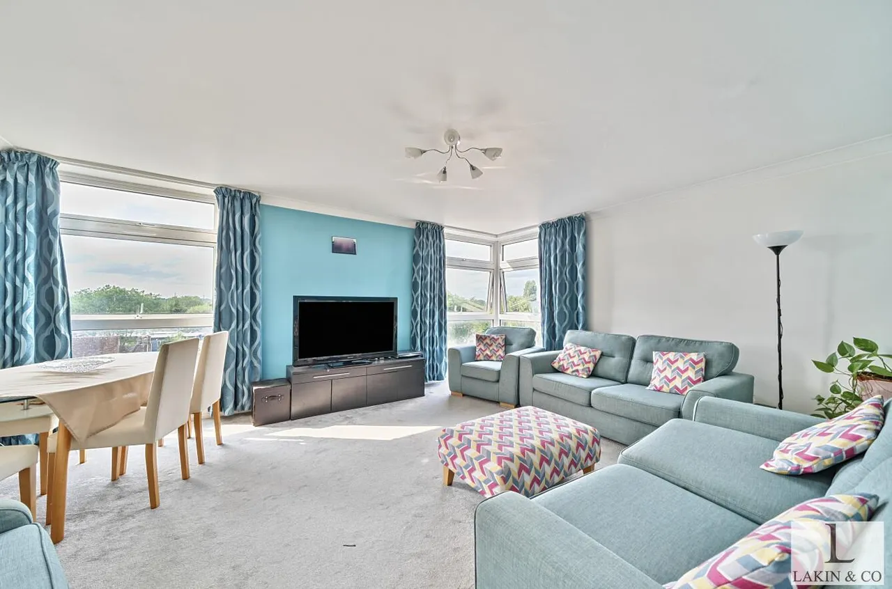 Oxford Road, Denham, UB9 4AB, photo 2