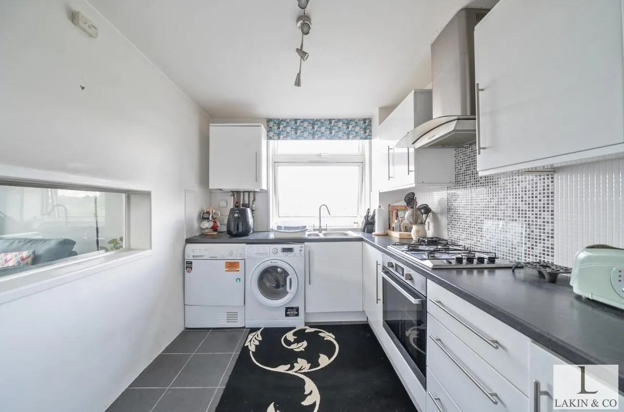 Oxford Road, Denham, UB9 4AB, photo 3