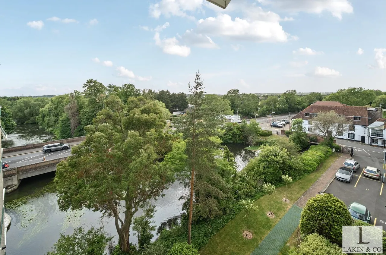 Oxford Road, Denham, UB9 4AB, photo 4