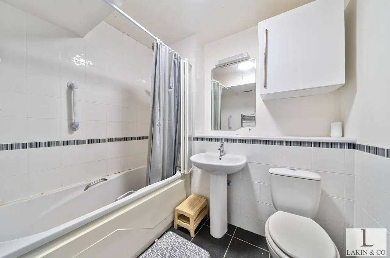 Oxford Road, Denham, UB9 4AB, photo 12
