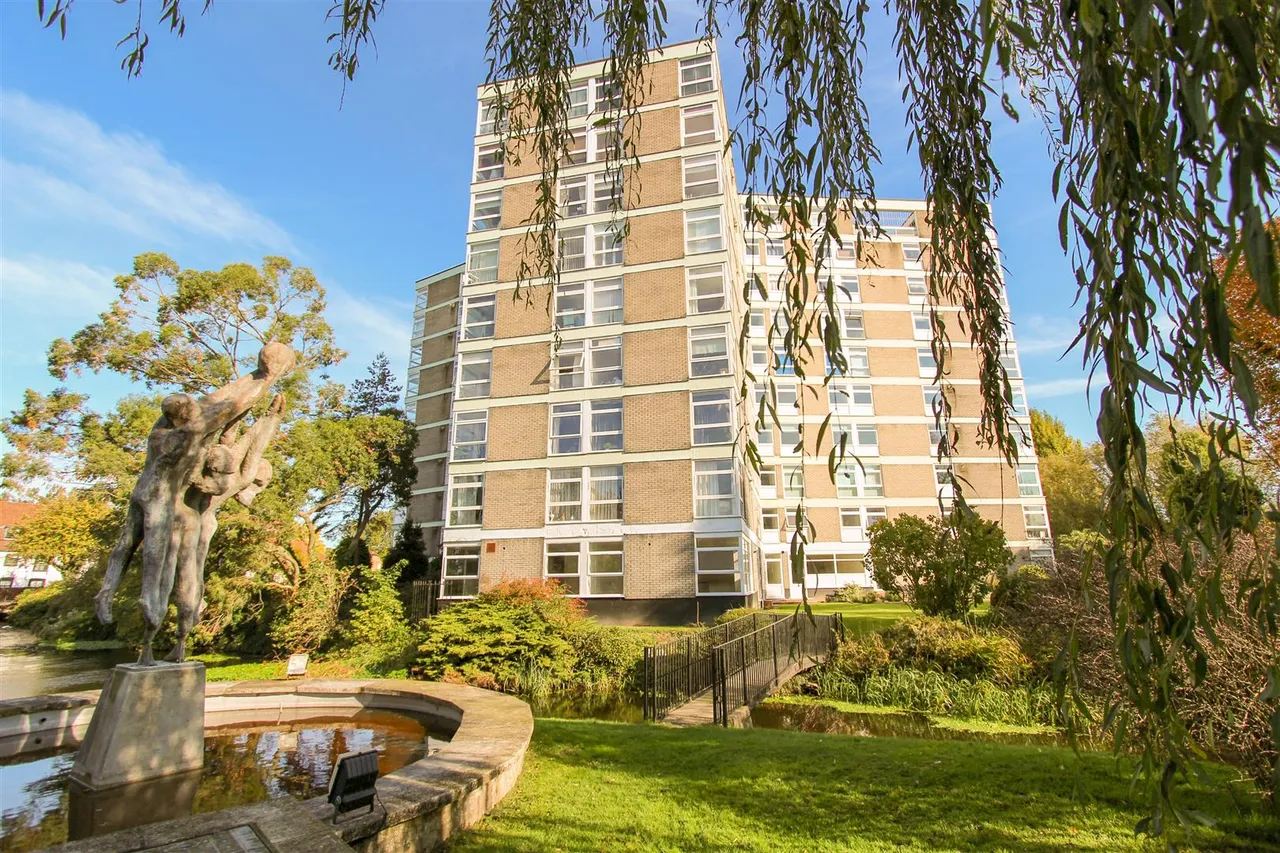 Oxford Road, Denham, UB9 4AB, photo 14