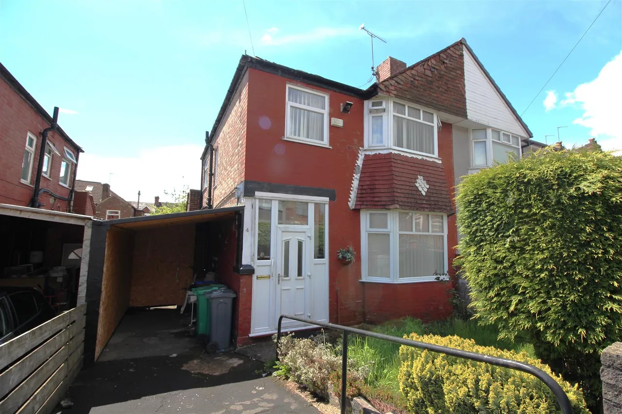 3 bed house for sale — Greenstead Avenue, Manchester, M8 0NR