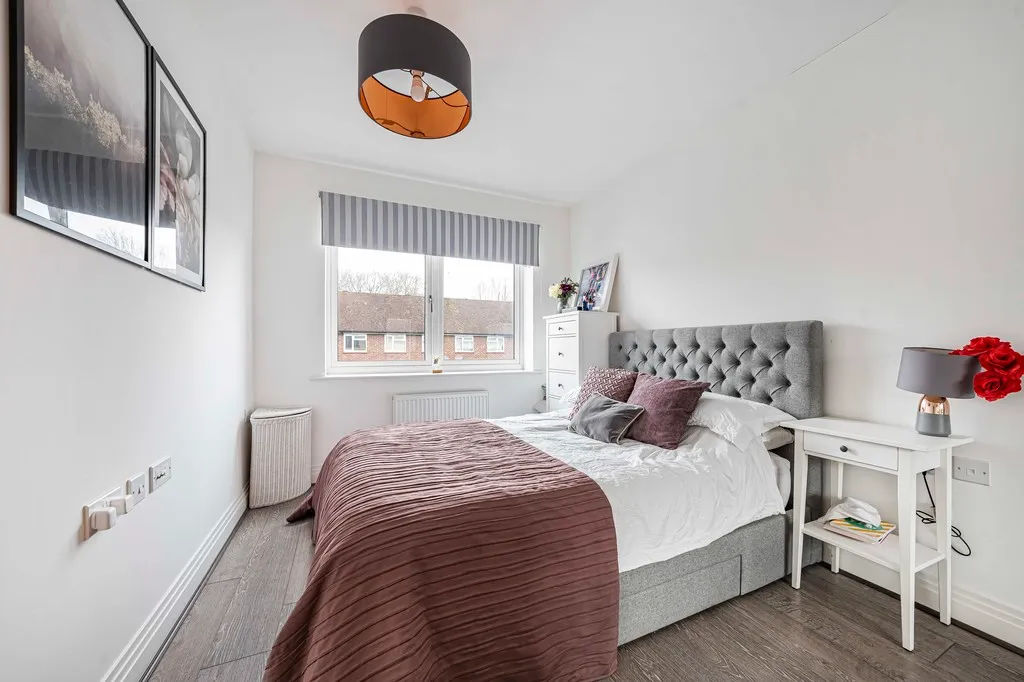 Oakpoint Court, Sutton Court Road, UB10, photo 6