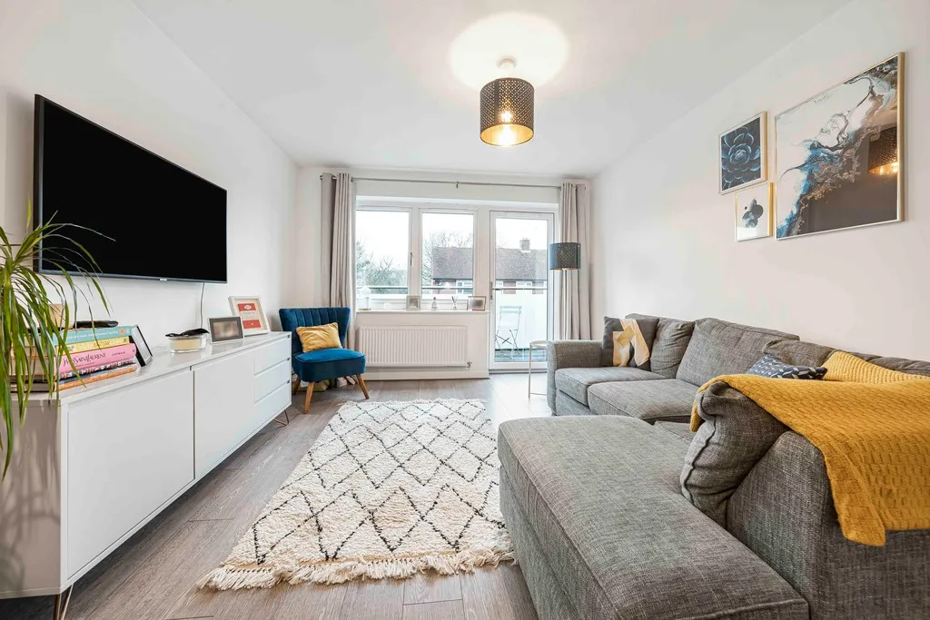 Oakpoint Court, Sutton Court Road, UB10, photo 4