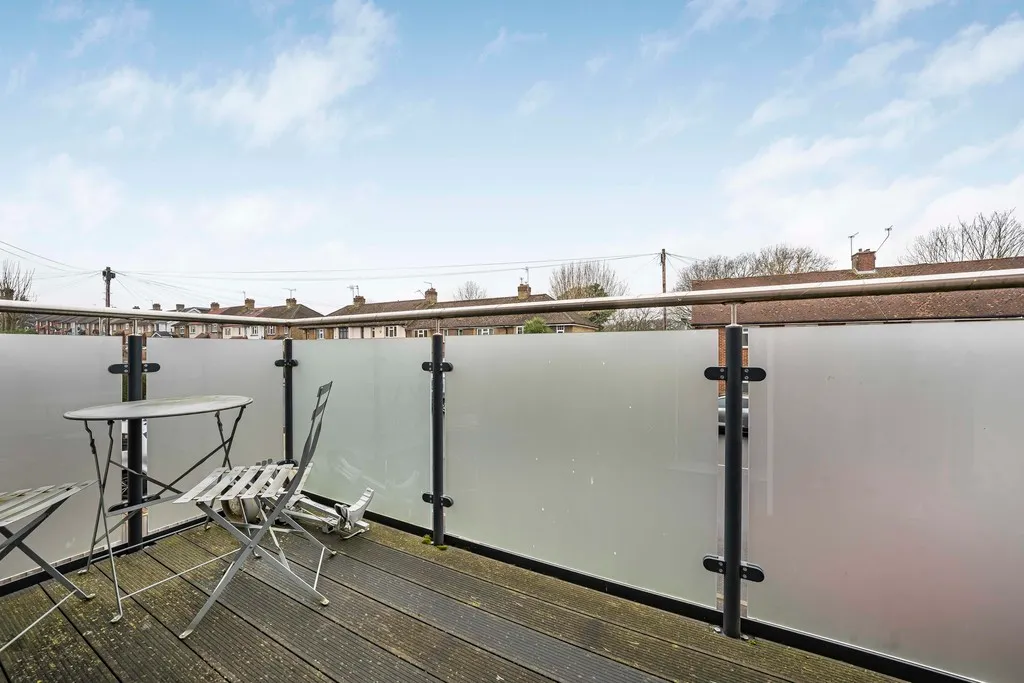 Oakpoint Court, Sutton Court Road, UB10, photo 22