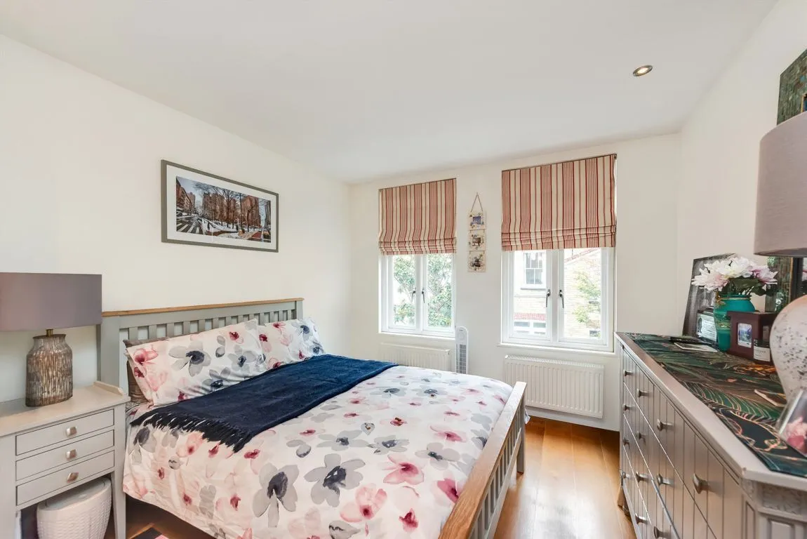 Gainsborough Road, W4, photo 5