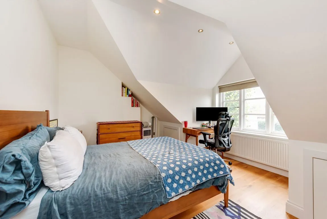 Gainsborough Road, W4, photo 6