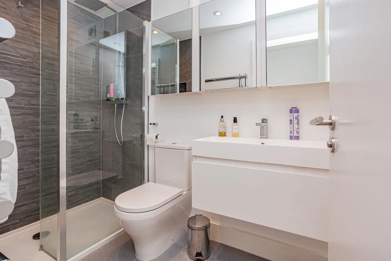 Canterbury Close, Beckenham, Kent BR3 5EP, photo 13