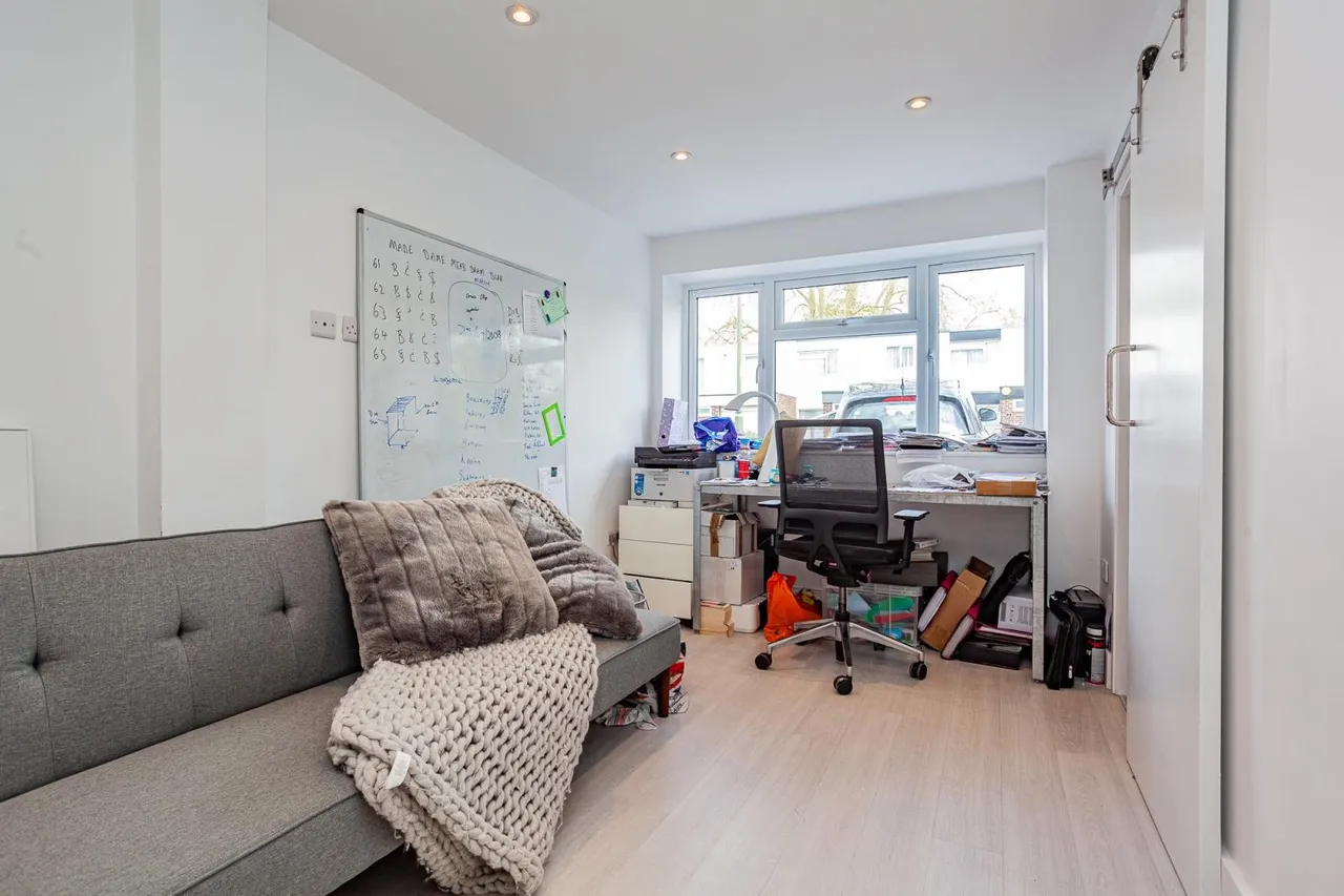 Canterbury Close, Beckenham, Kent BR3 5EP, photo 17