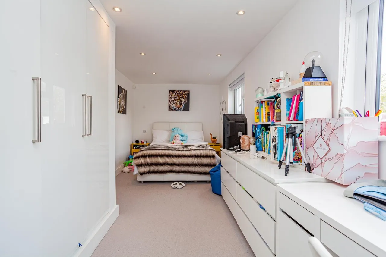 Canterbury Close, Beckenham, Kent BR3 5EP, photo 12
