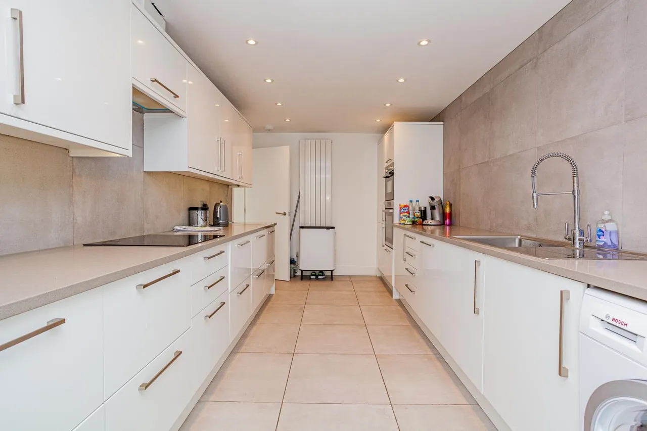 Canterbury Close, Beckenham, Kent BR3 5EP, photo 9