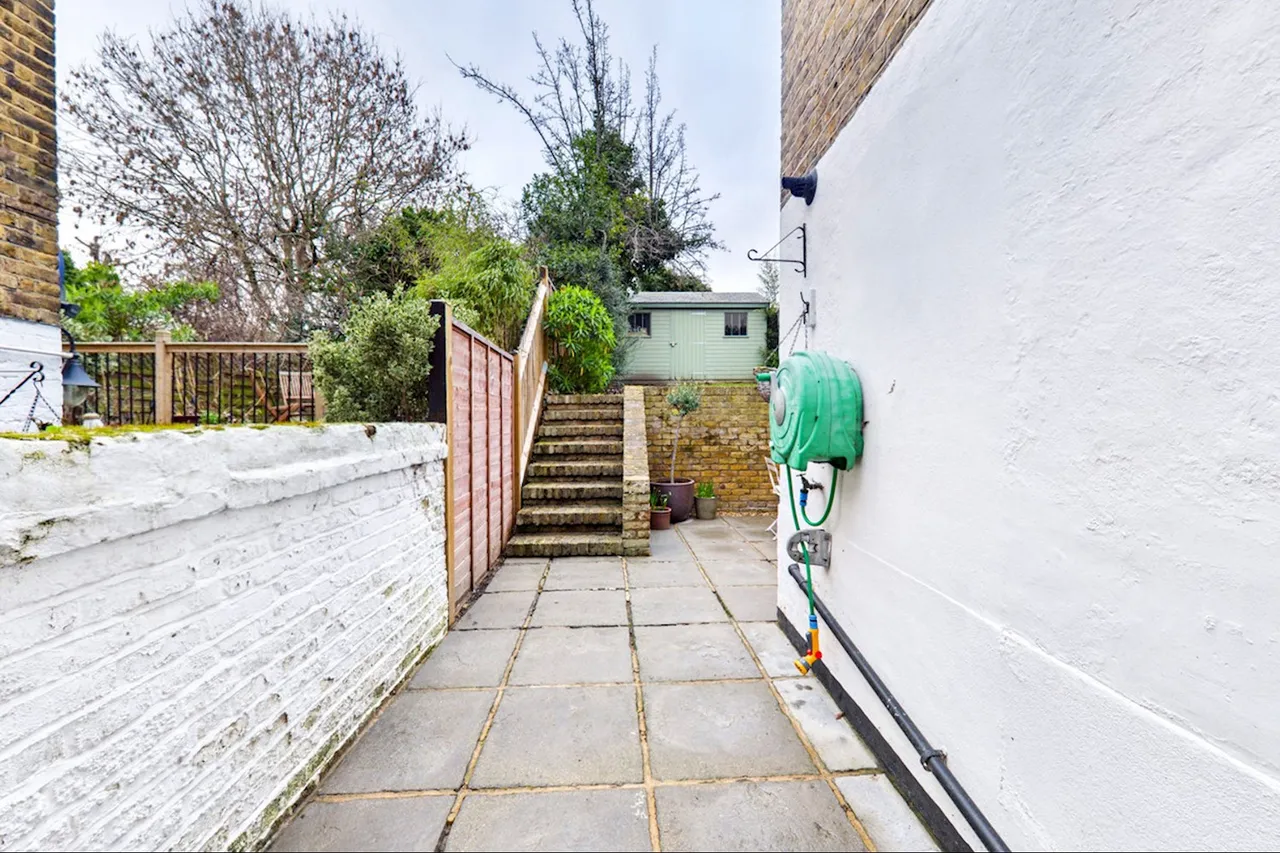 Charlton Church Lane, Charlton, photo 15
