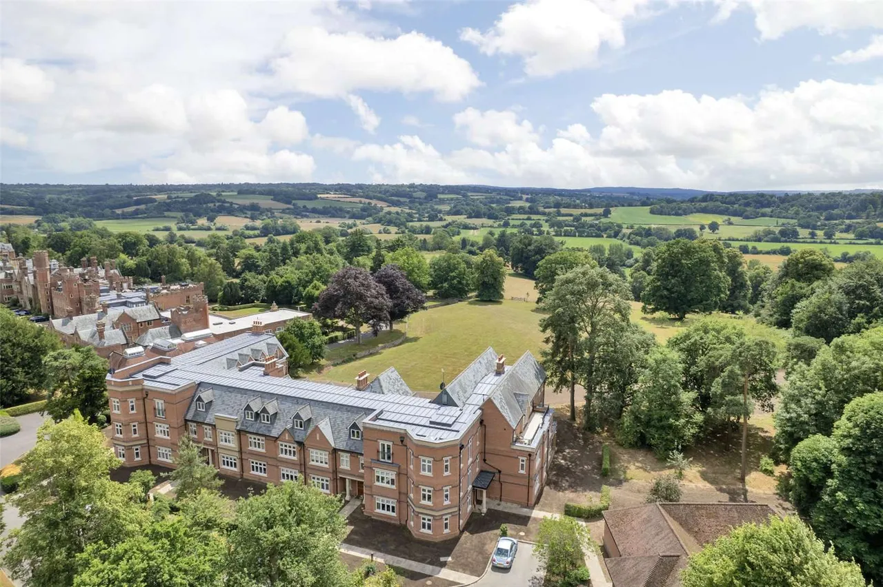 3 bed flat for sale, Penshurst Road, Penshurst, TN11