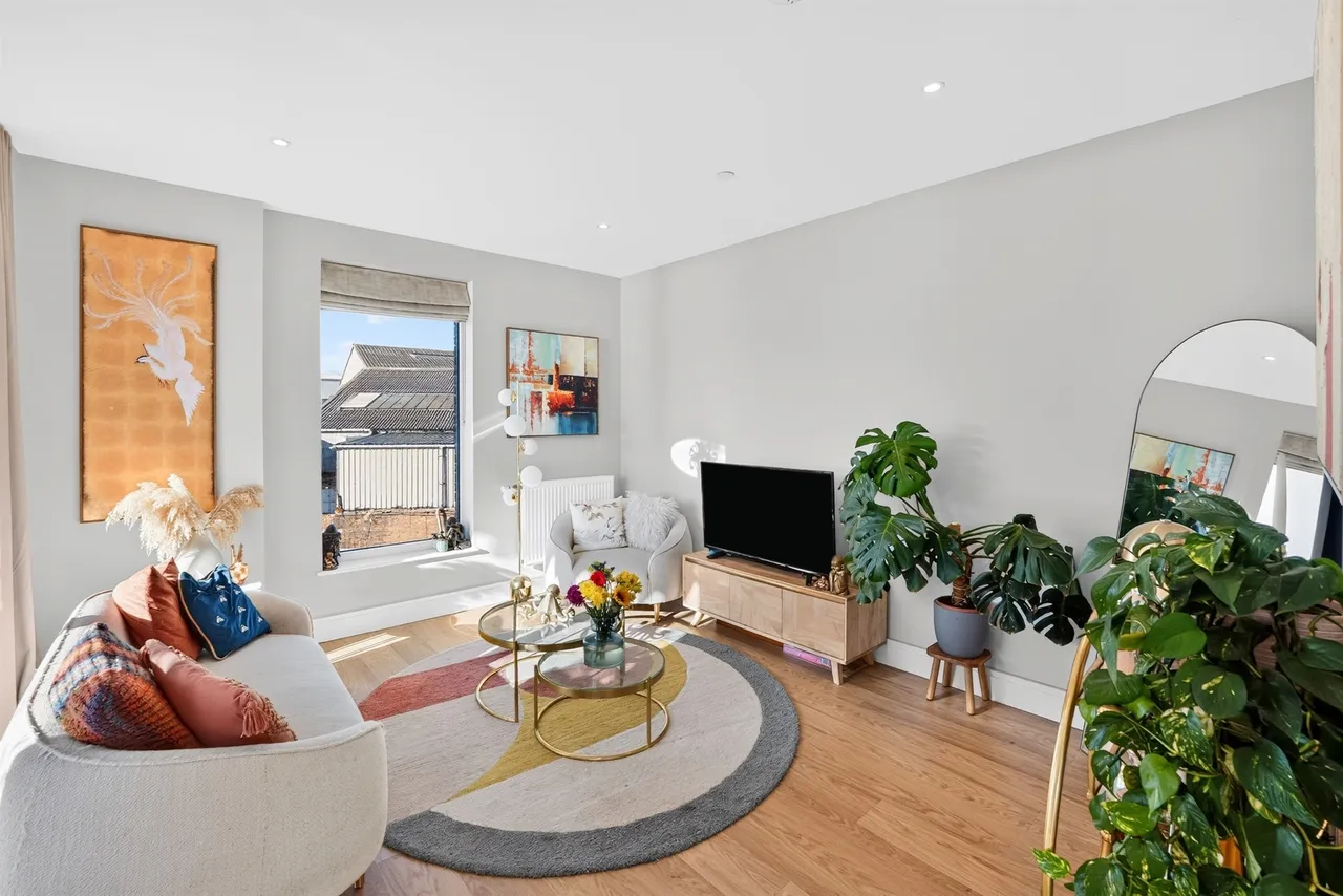 1 bed flat for sale, Greyhound Parade, London, SW17