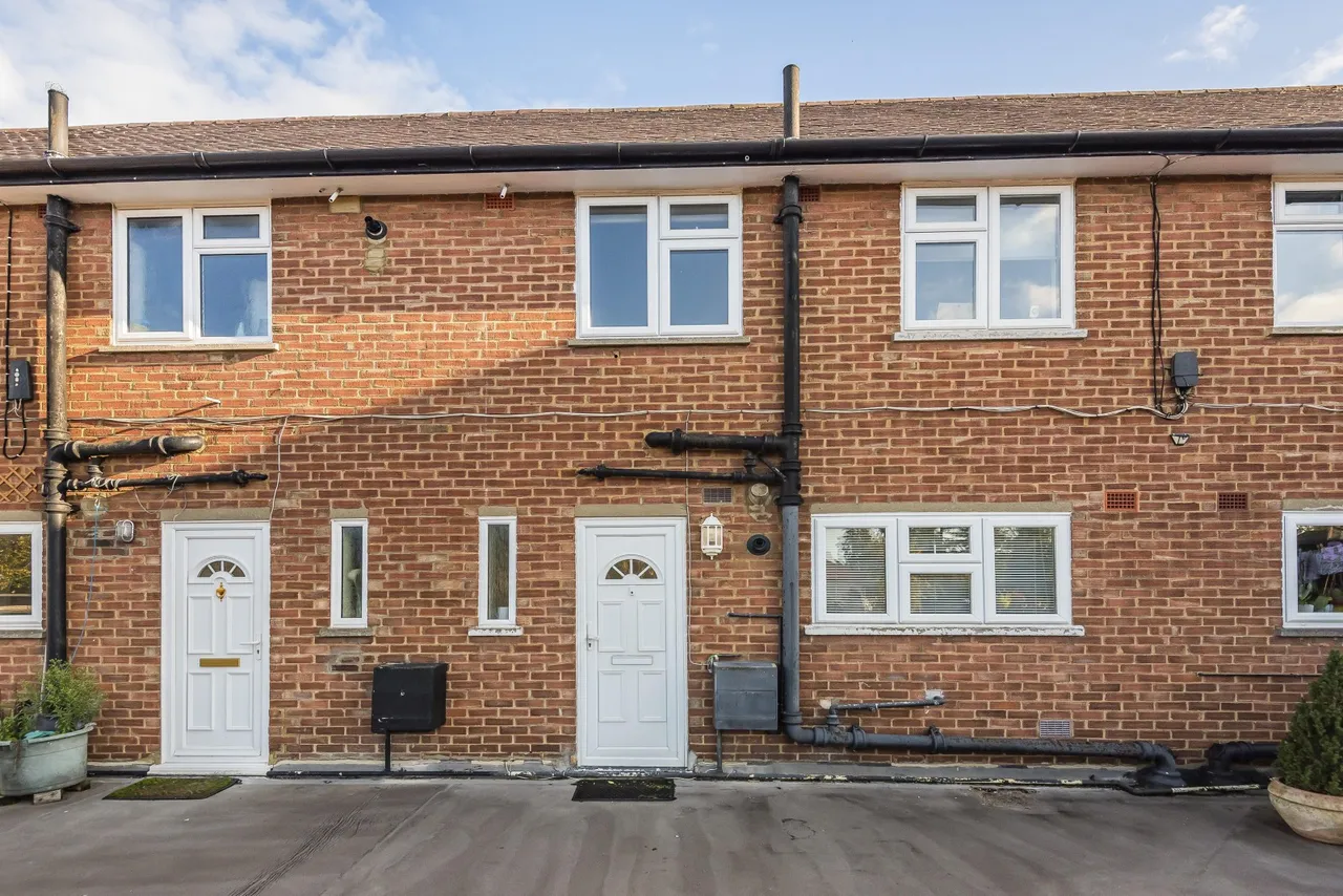 3 bed packhorse road, gerrards cross, buckinghamshire,sl9 for sale, Packhorse Road, Gerrards Cross, SL9