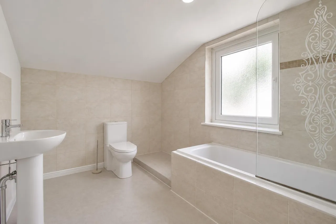 Queen Street, Barry, CF62 7EG, photo 5