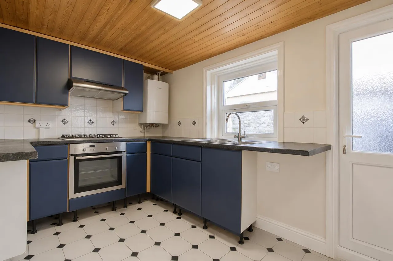 Queen Street, Barry, CF62 7EG, photo 4